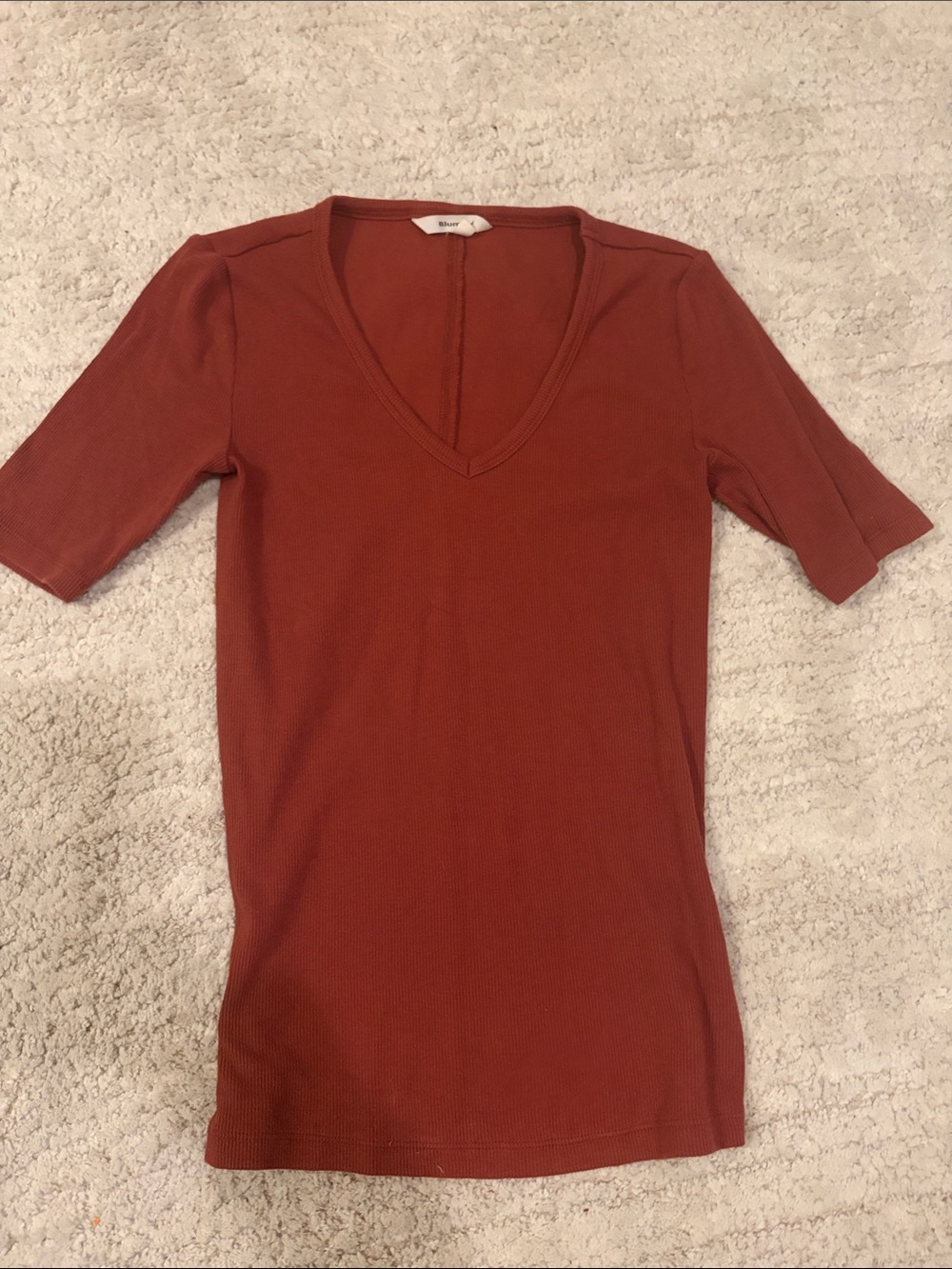 Women's Short Sleeve V-Neck Tee in Rust